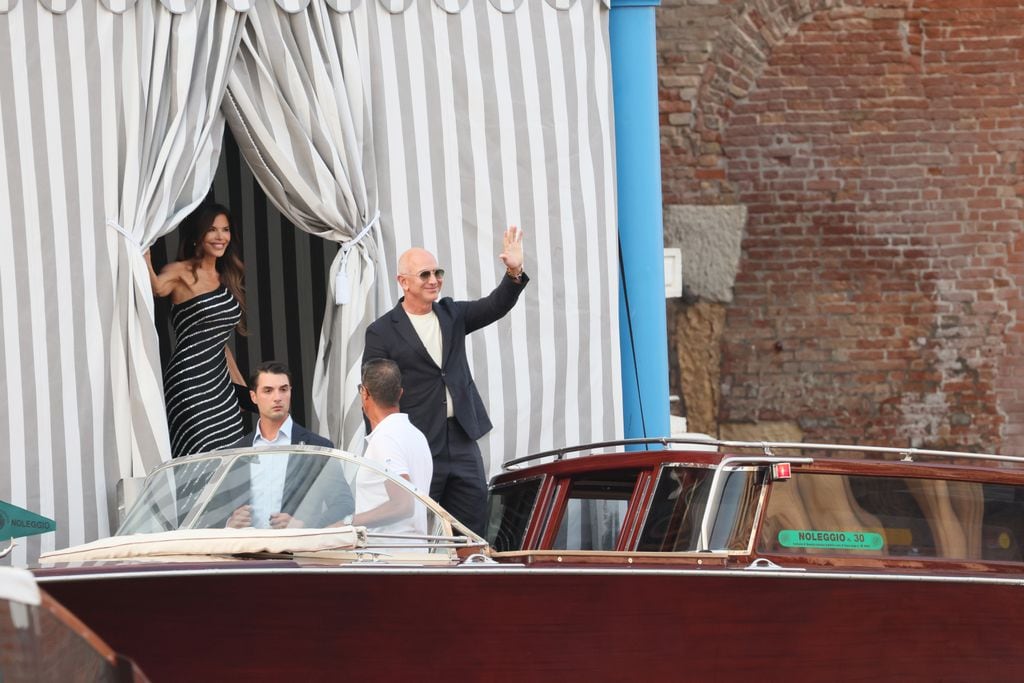 Jeff Bezos y Lauren Sanchez llegaron a Venecia este miércoles para iniciar con los festejos de su boda