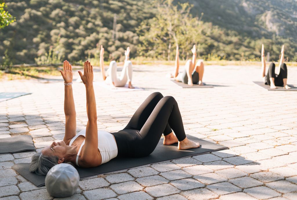 Mujeres haciendo ejercicio para la espalda