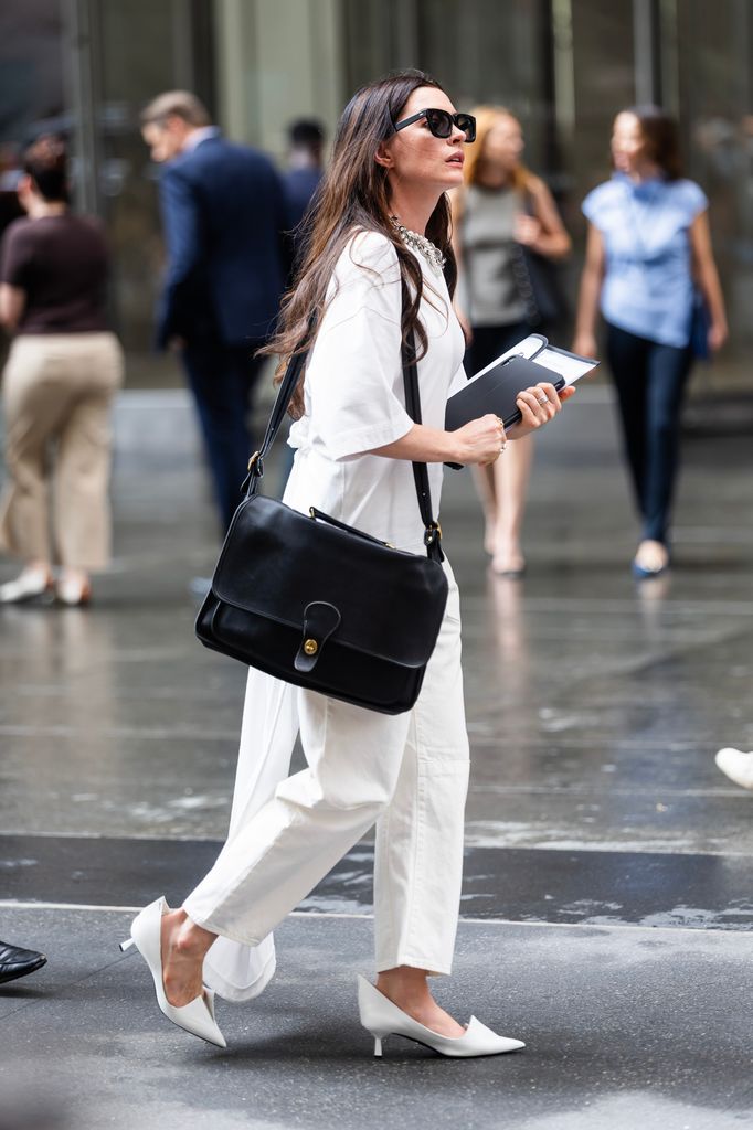 Anne Hathaway en sel set de 'The Devil Wears Prada 2' 