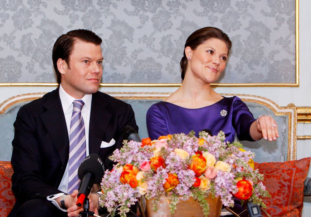 Anillos de compromiso solitarios de las royals Victoria de Suecia
