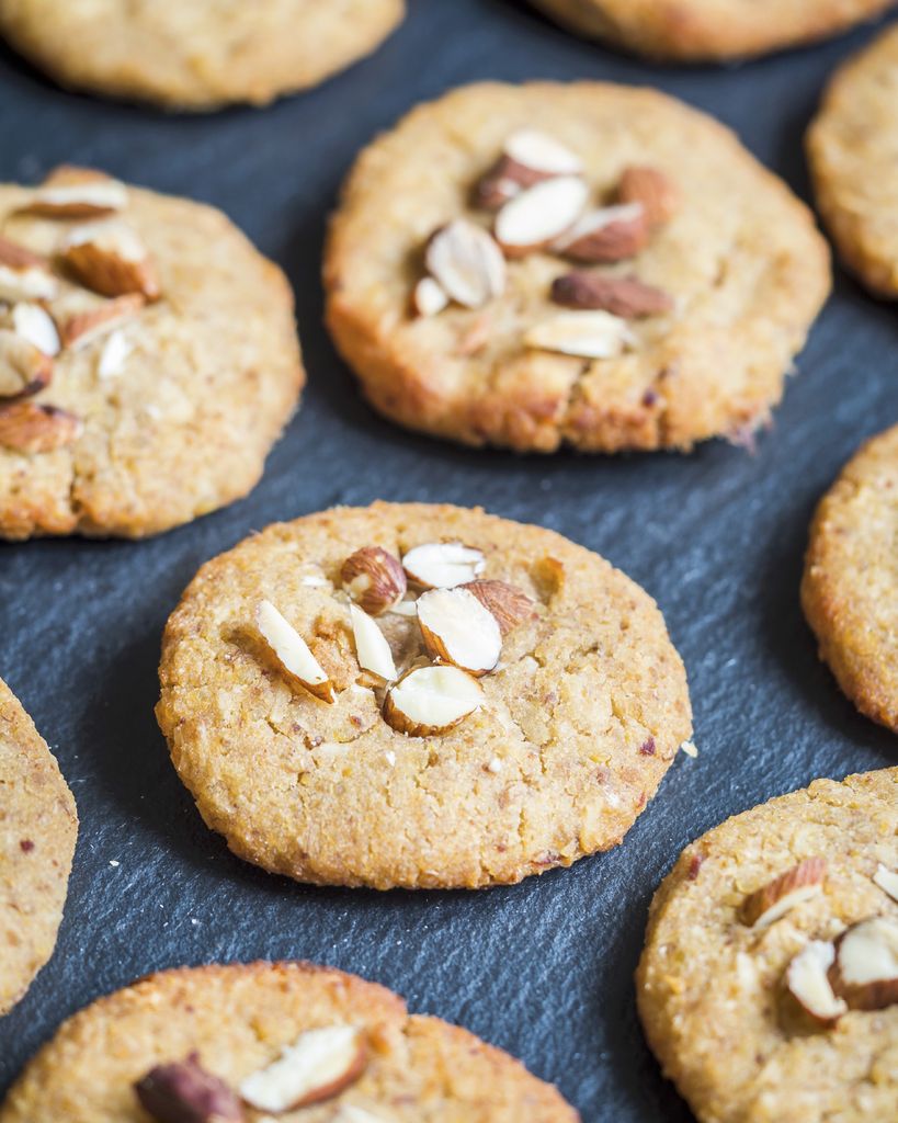 Galletas de mijo, coco y almendras.
