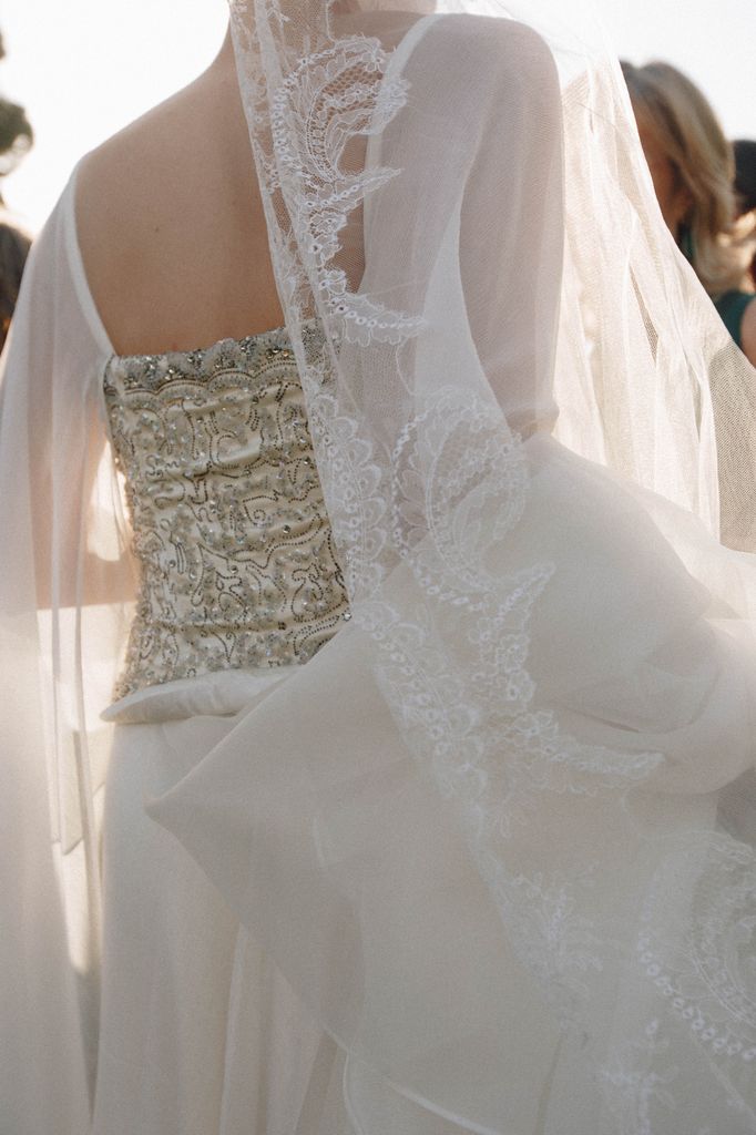 Vestido de novia con corsé joya de su abuela