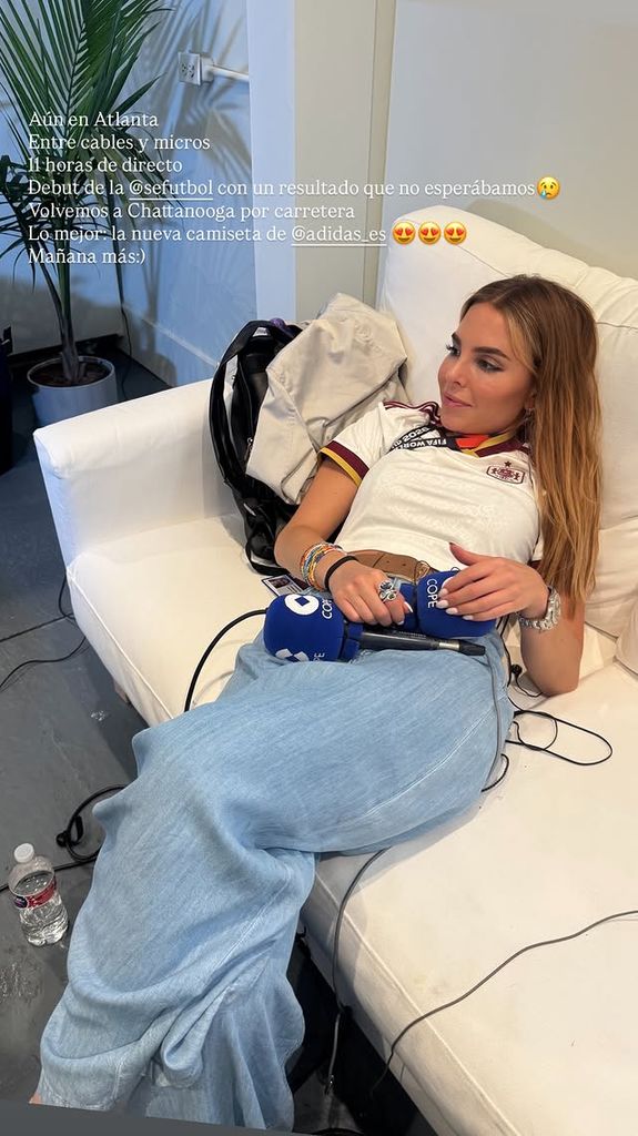 Finalizada la cobertura, Helena Condis posó "entre cables y micros" antes de volver a casa