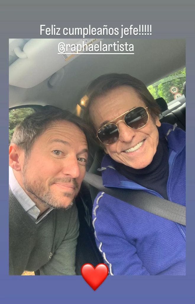 Manuel Martos felicitando a su padre
