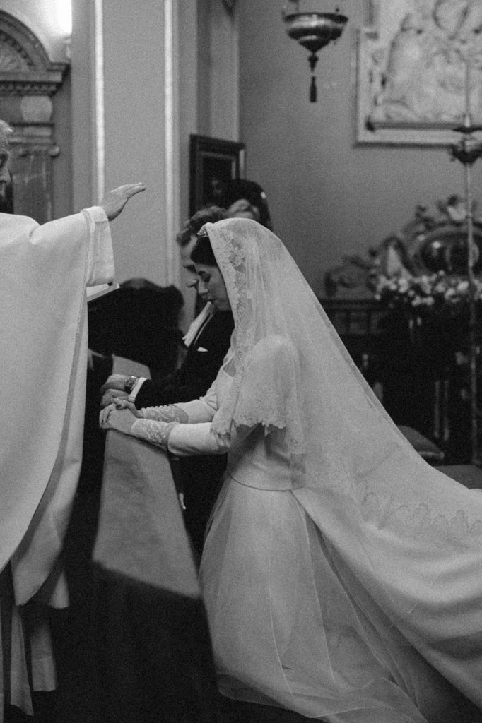 Rito de la velación nupcial en una boda