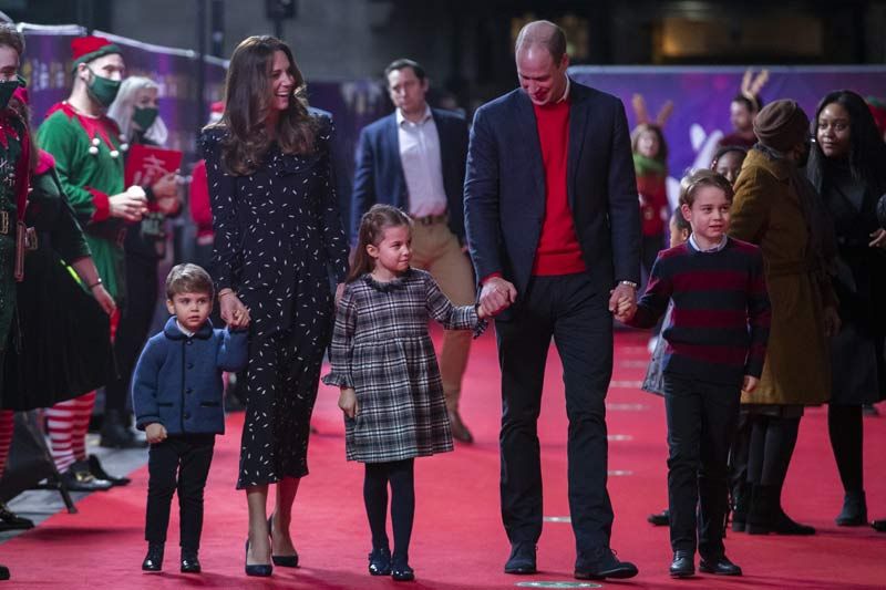Los duques de Cambridge con sus hijos