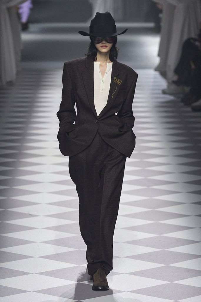 moschino debut 010a