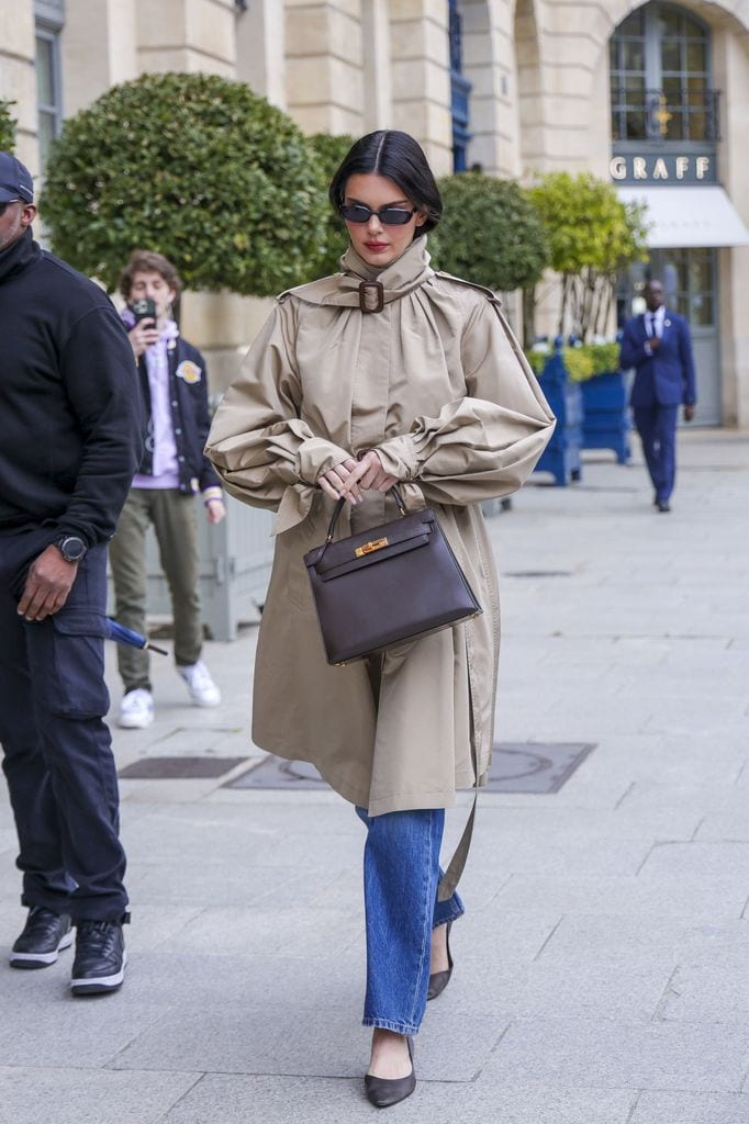Aunque se trata de un atuendo casual, no deja de lucir sofisticada, con este atuendo demuestra que domina el estilo 'effortlessly chic'.