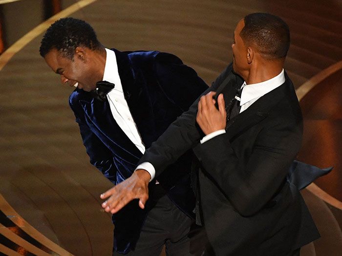 Will Smith golpea a Chris Rock 