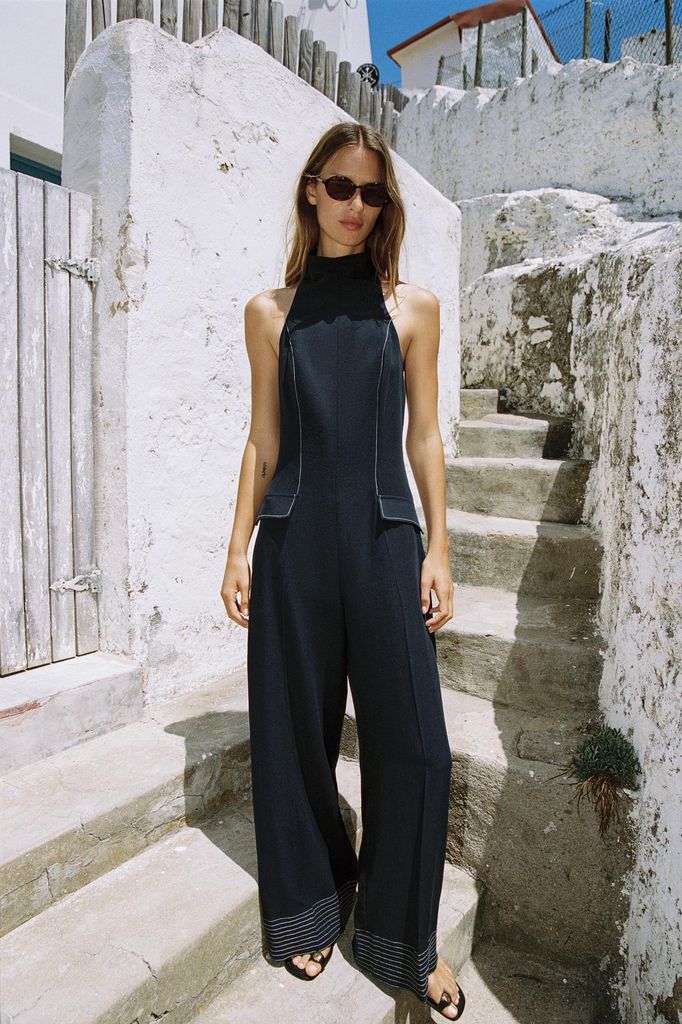 Monos de Zara que son más cómodos que cualquier vestido y estilizan al máximo la figura