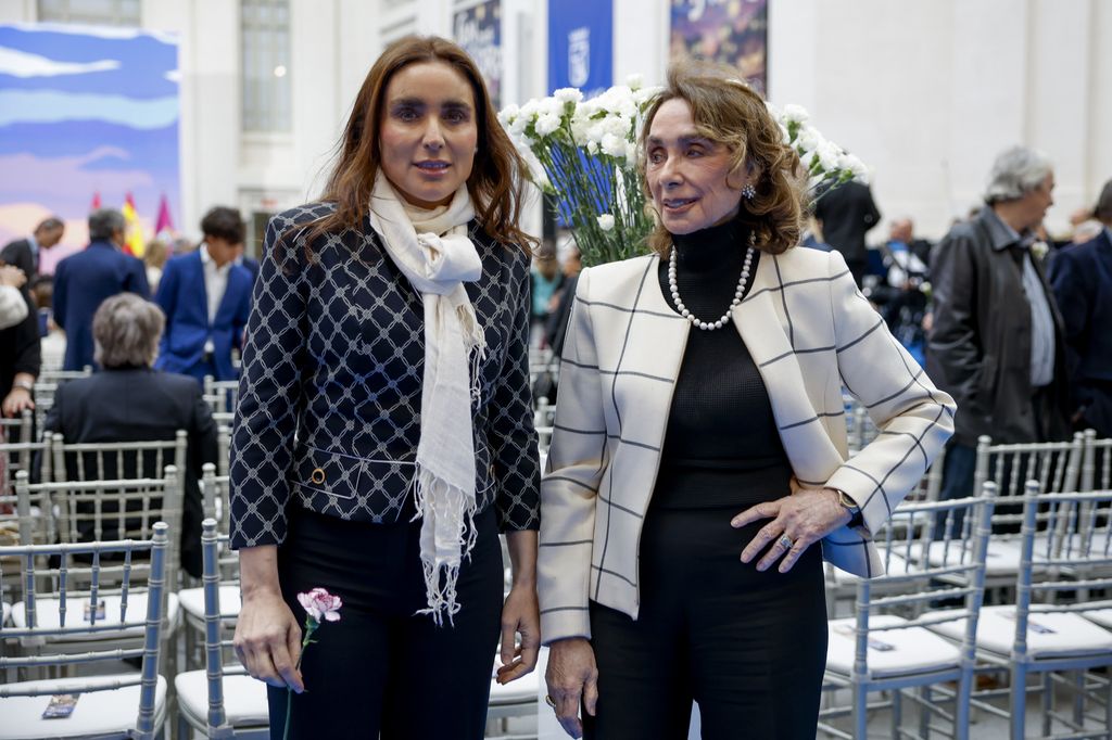Paloma Segrelles y Paloma Segrelles de Arenaza 