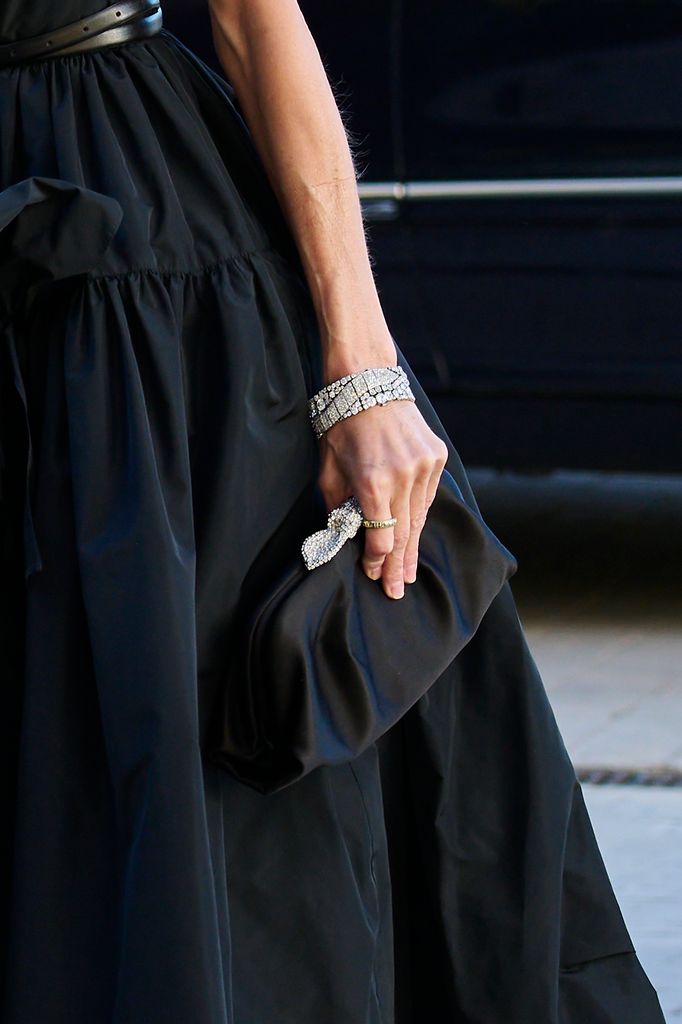 El brazalete de diamantes forma parte de la colección de joyas de pasar.