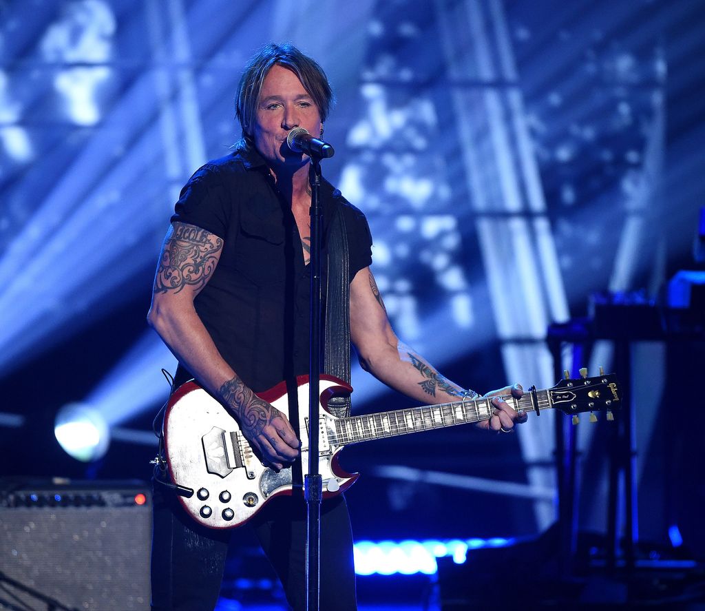 Keith Urban actuando en Los Angeles en 2023