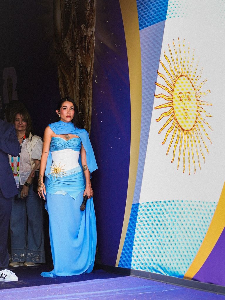 María Becerra cantó el Himno Nacional en la final del Mundial 2026