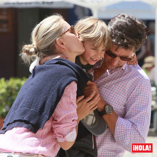 Karolina Kurkova y Archie Drury se casaron en julio de 2009. En octubre del mismo año dieron la bienvenida a Tobin, su primogénito. Ahora, con el nacimiento del segundo bebé de la pareja, Tobin tendrá un compañero de juegos.
