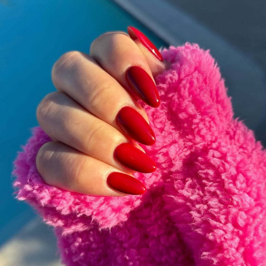 Cualquier tono de rojo puede ser una buena opción.