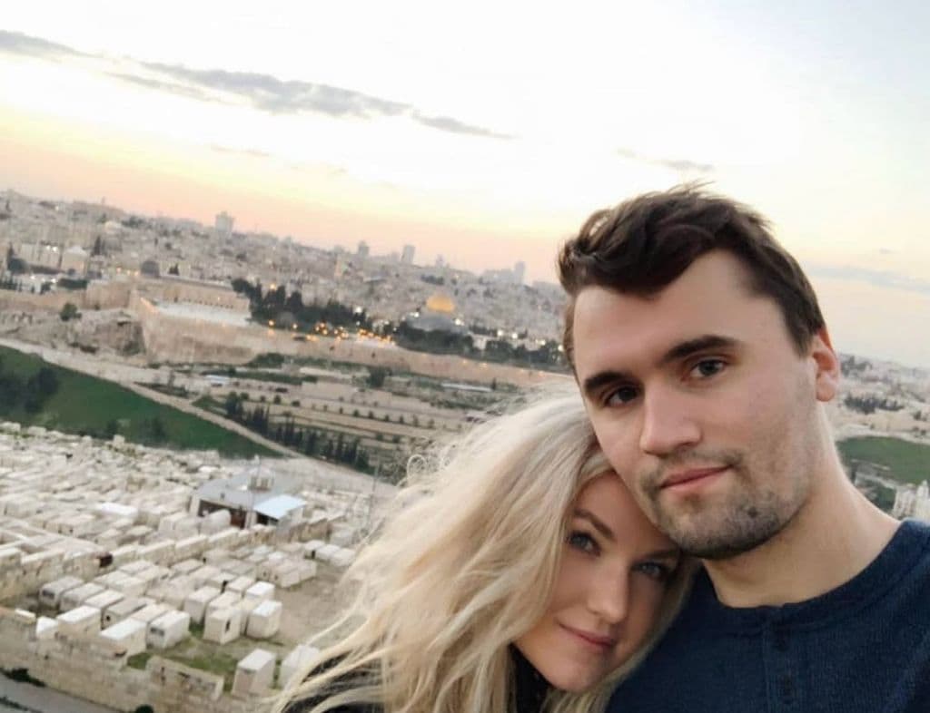 Charlie Kirk con su esposa Erika, con quien tenía cuatro años de matrimonio.