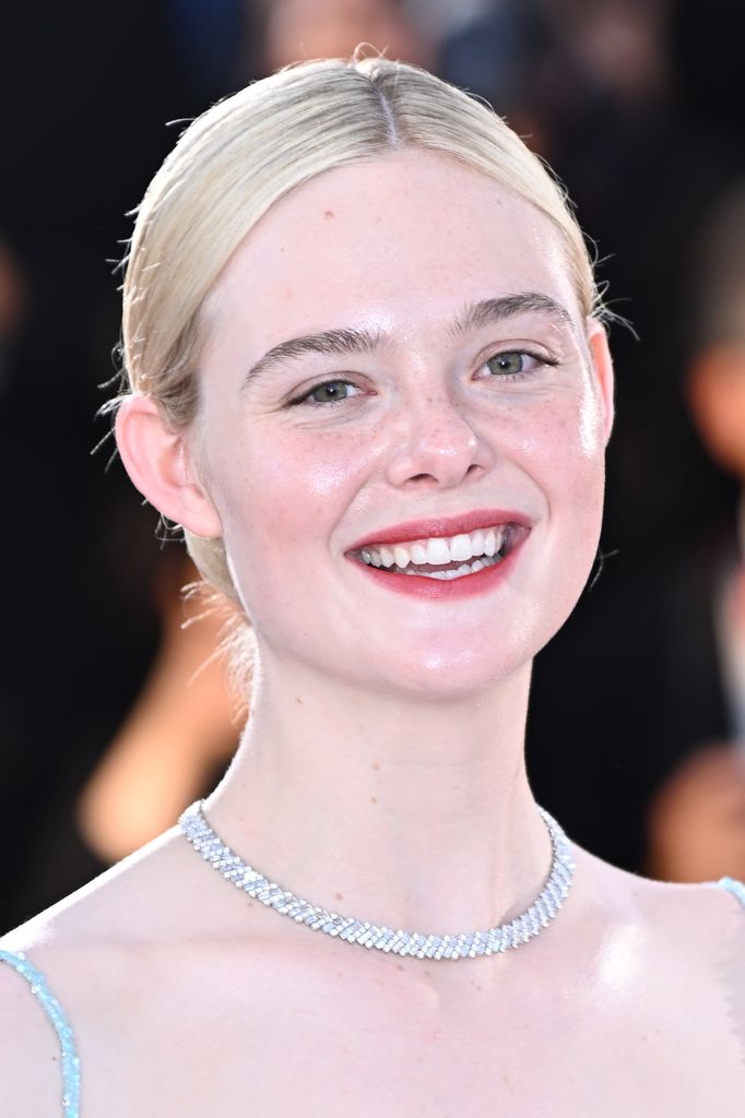 Elle Fanning en el Festival de Cannes el 24 de mayo de 2025