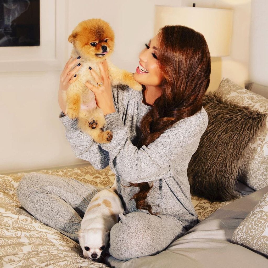 Thalía y su perrito