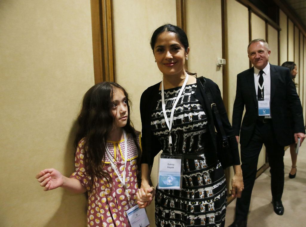 Salma Hayek, su esposo François-Henri Pinault y su hija Valentina Paloma el día que conocieron al Papa Francisco en una audiencia privada.