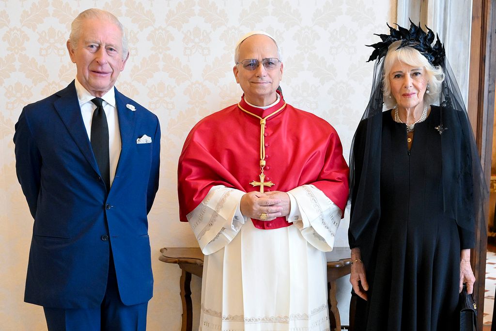 La reina Camilla y Carlos III visitan el Vaticano