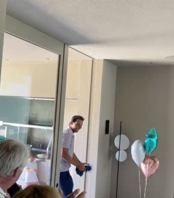 Rafa Nadal recibe una fiesta sorpresa de su familia