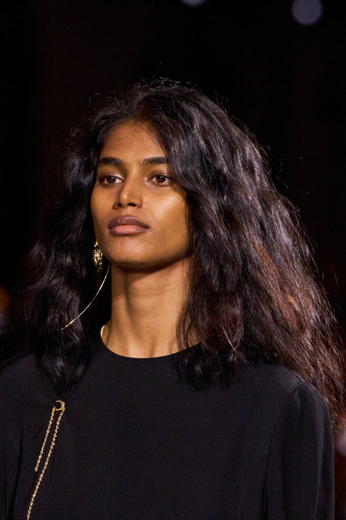 La modelo de Chanel que descubrieron en el metro y desfiló allí vestida de Alta Costura