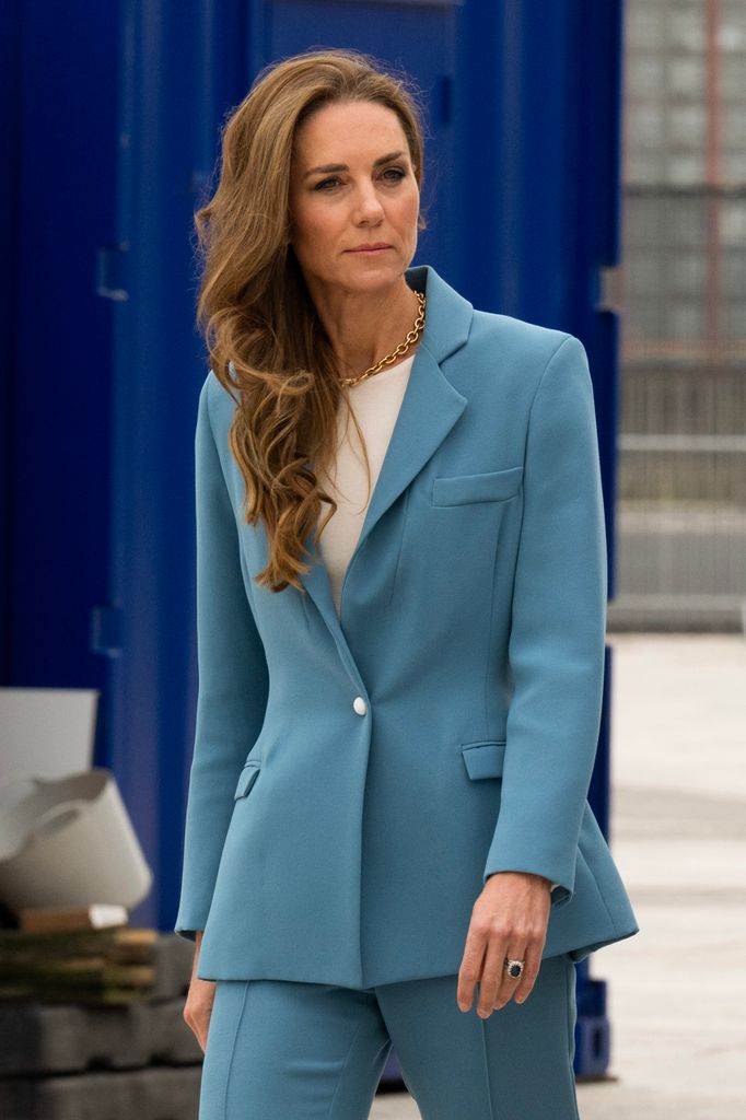 Kate Middleton ha estrenado un traje azul teal en su última aparición con el príncipe Guillermo