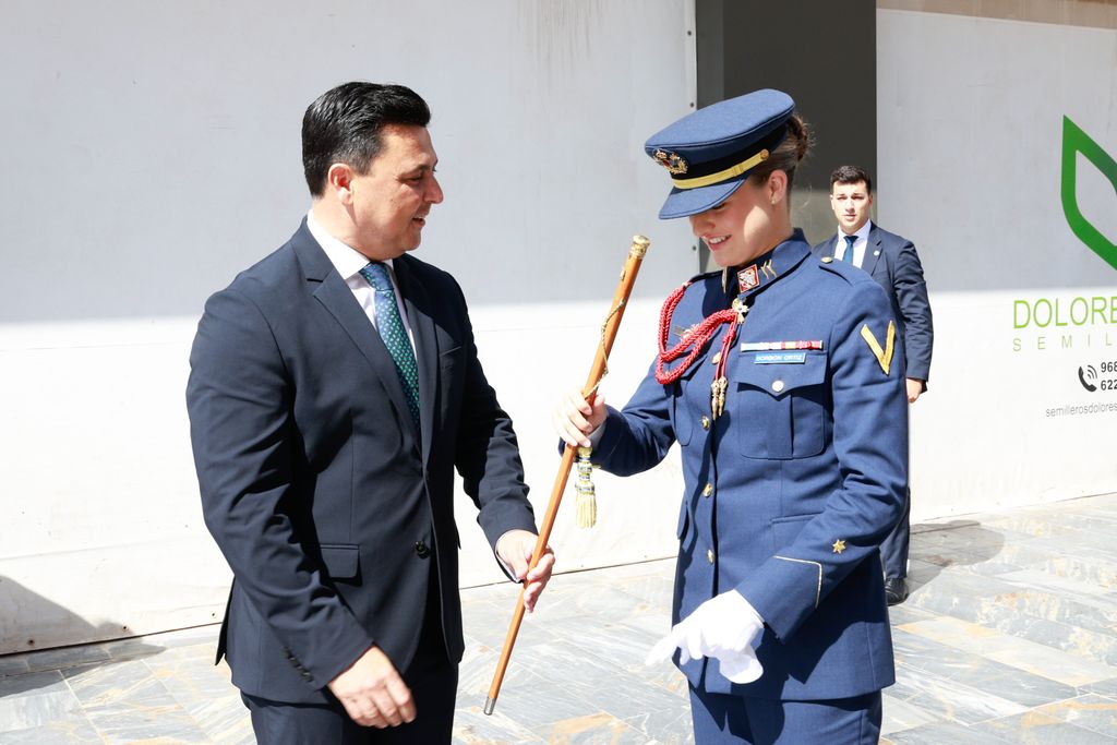 El alcalde entrega a Leonor el bastón de mando de San Javier