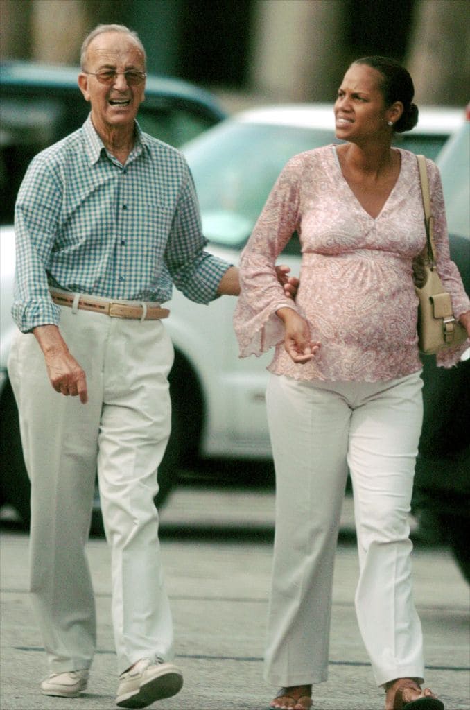 El doctor Iglesias Puga y Ronna Keitt, cuando ella estaba embarazada, en mayo de 2004 paseando por Jacksonville (Florida)