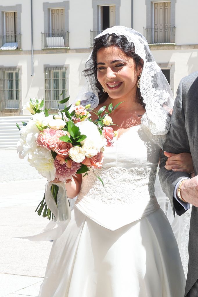 detalles del vestido de novia de marta garcia obregon