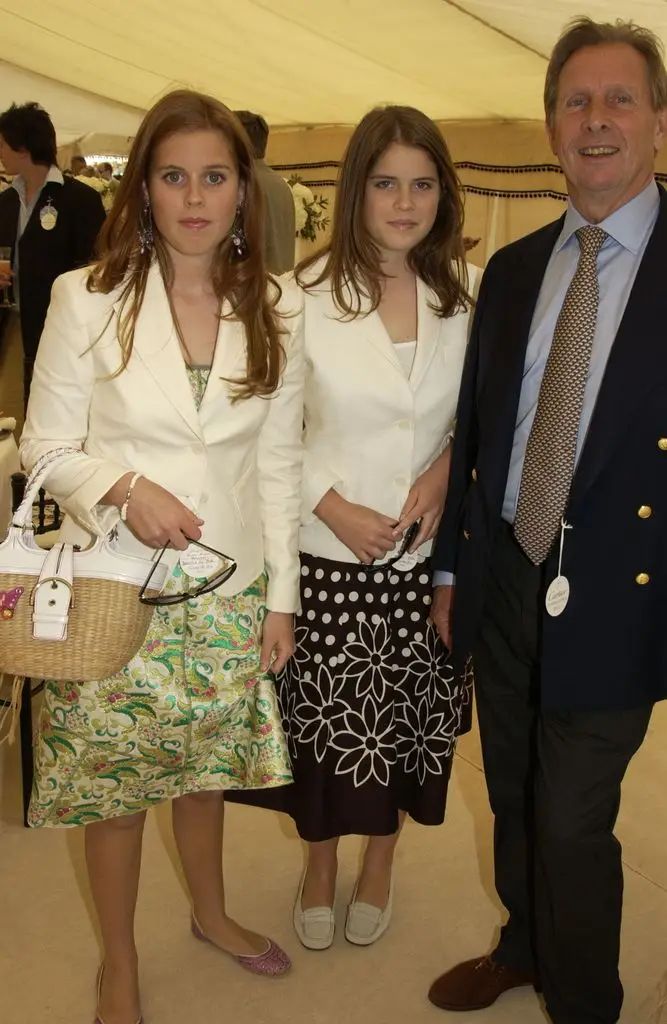 La princesa y el magnate de la Fórmula 1 mantuvieron una estrecha amistad durante cuatro décadas, y las hijas de Sarah posaron con Paddy en 2004.
