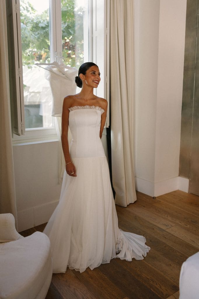 Vestido de novia asimétrico desmontable de AHT Studio