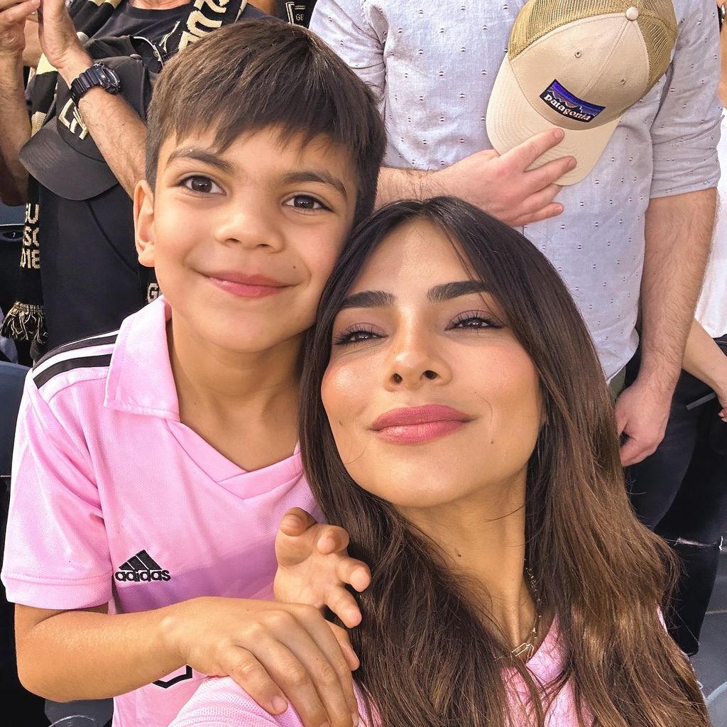 Alejandra Espinoza y su hijo Matteo