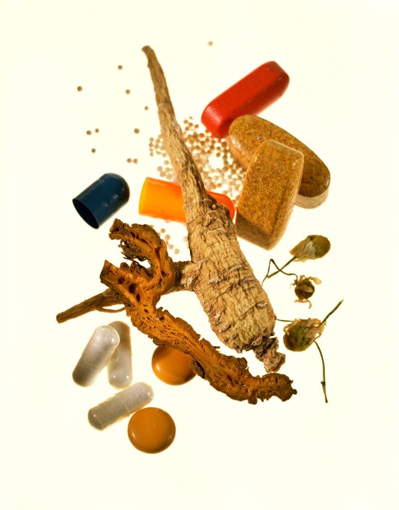 Los adaptógenos se presentan de diferentes formas, ya sea en polvos, cápsulas o tés.