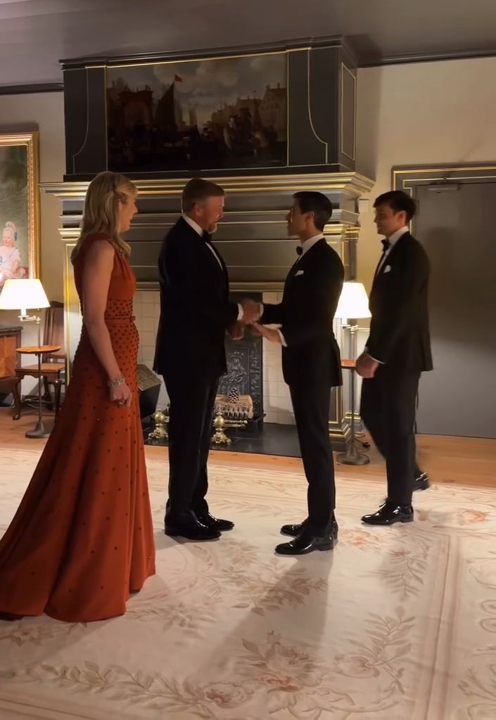 Los Reyes recibiendo al primer ministro