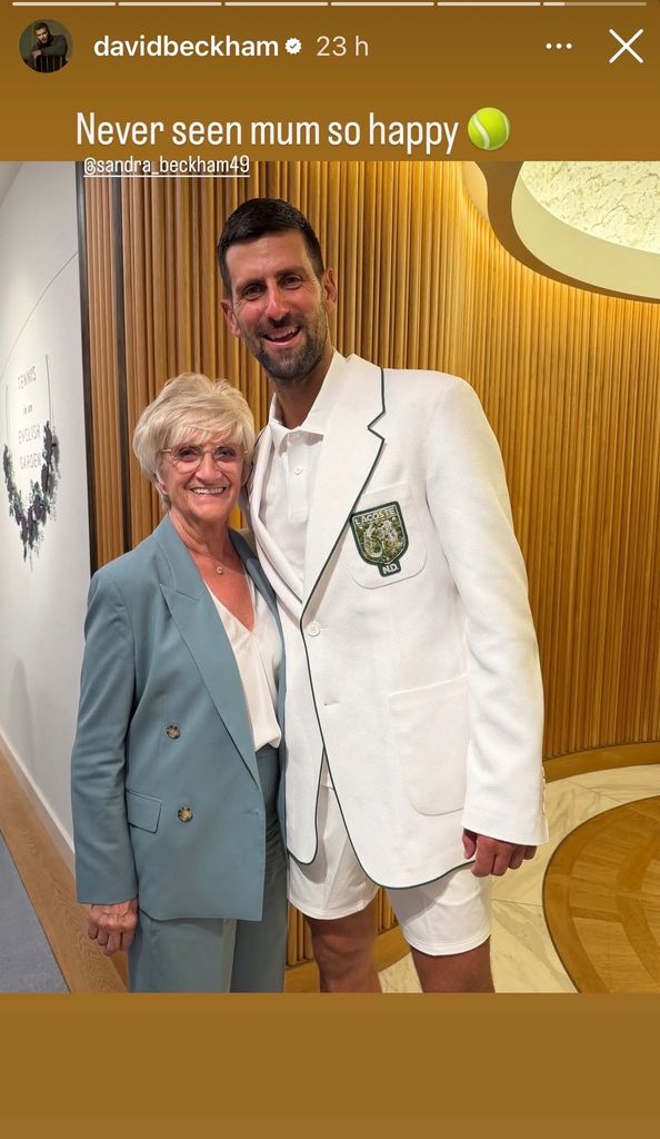 La madre de David Beckham con Novak Djokovic.