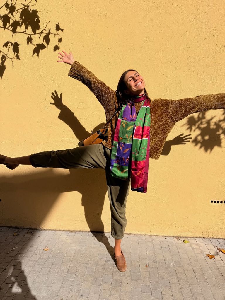 Un jersey, un pañuelo y dos looks: Ana Cristina Portillo