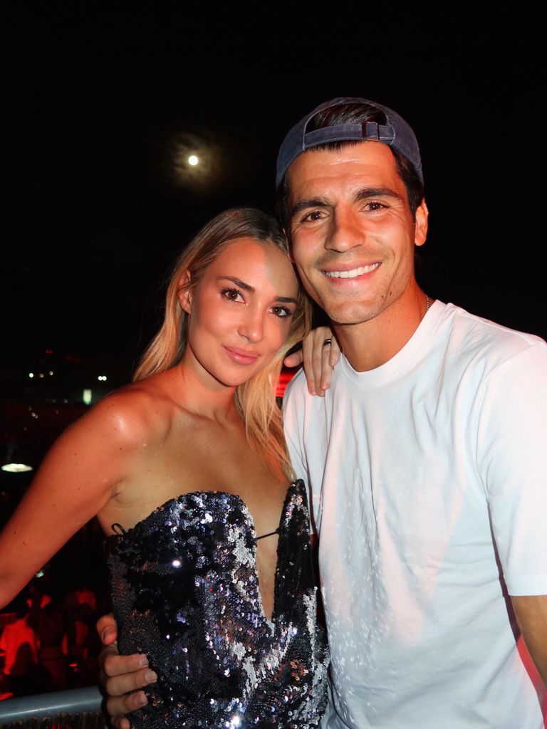 La 'influencer' y el futbolista han pasado una noche en grande viendo a la artista colombiana en Madrid