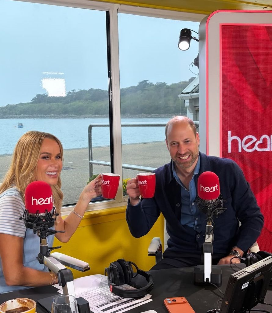 El príncipe Guillermo junto a la presentadora Amanda Holden, del programa 'Heart Breakfast'