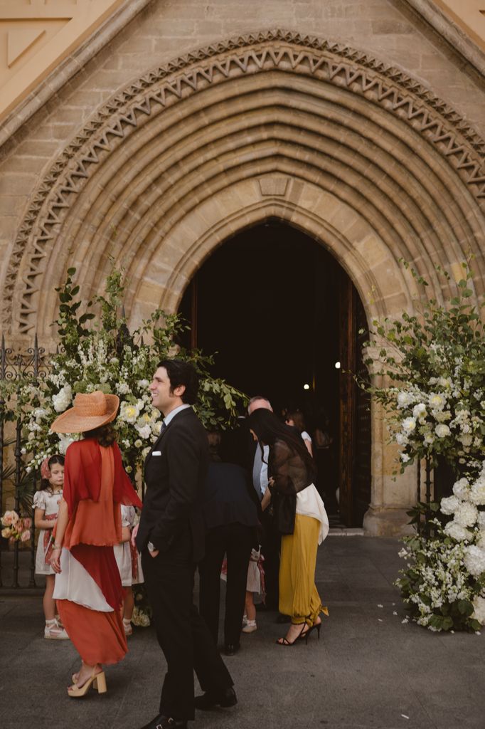 Decoración entrada de la iglesia