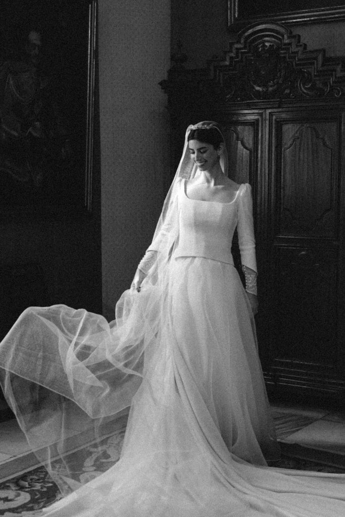 Look de novia de AHT Studio con retales de abuela
