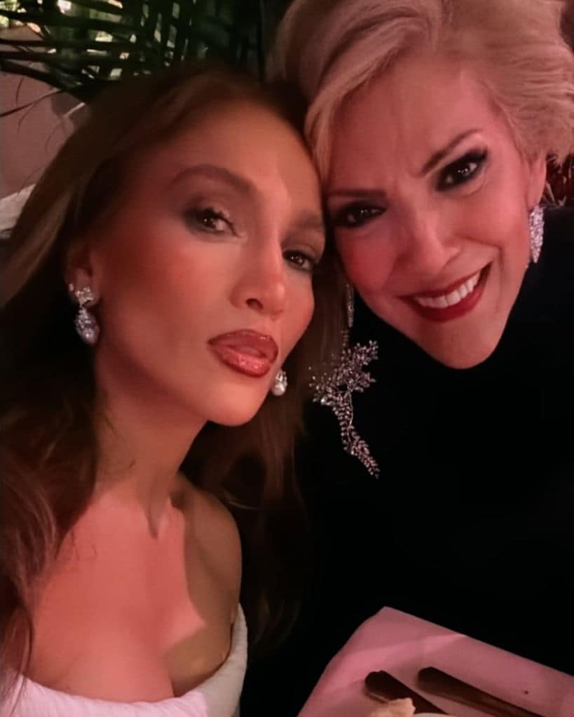 La madre de JLo, a sus espectaculares 80 años, en una tierna selfie con su famosa hija.