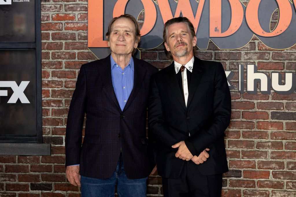 Tommy Lee Jones y Ethan Hawke en la premiere de 'The Lowdown'