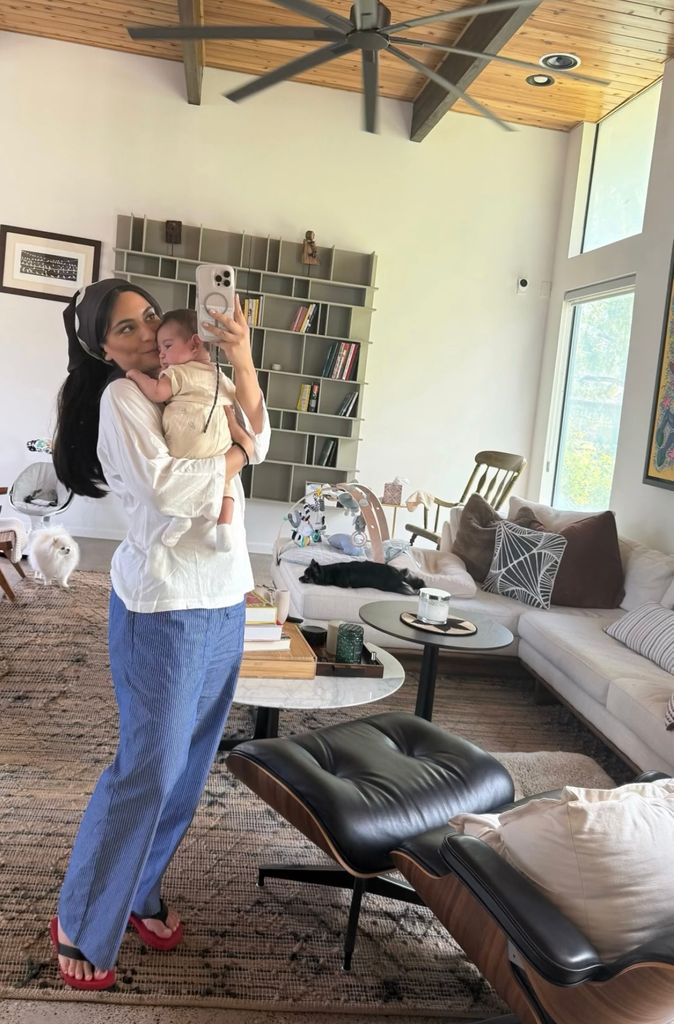 Ana Brenda junto a su hija Aria.