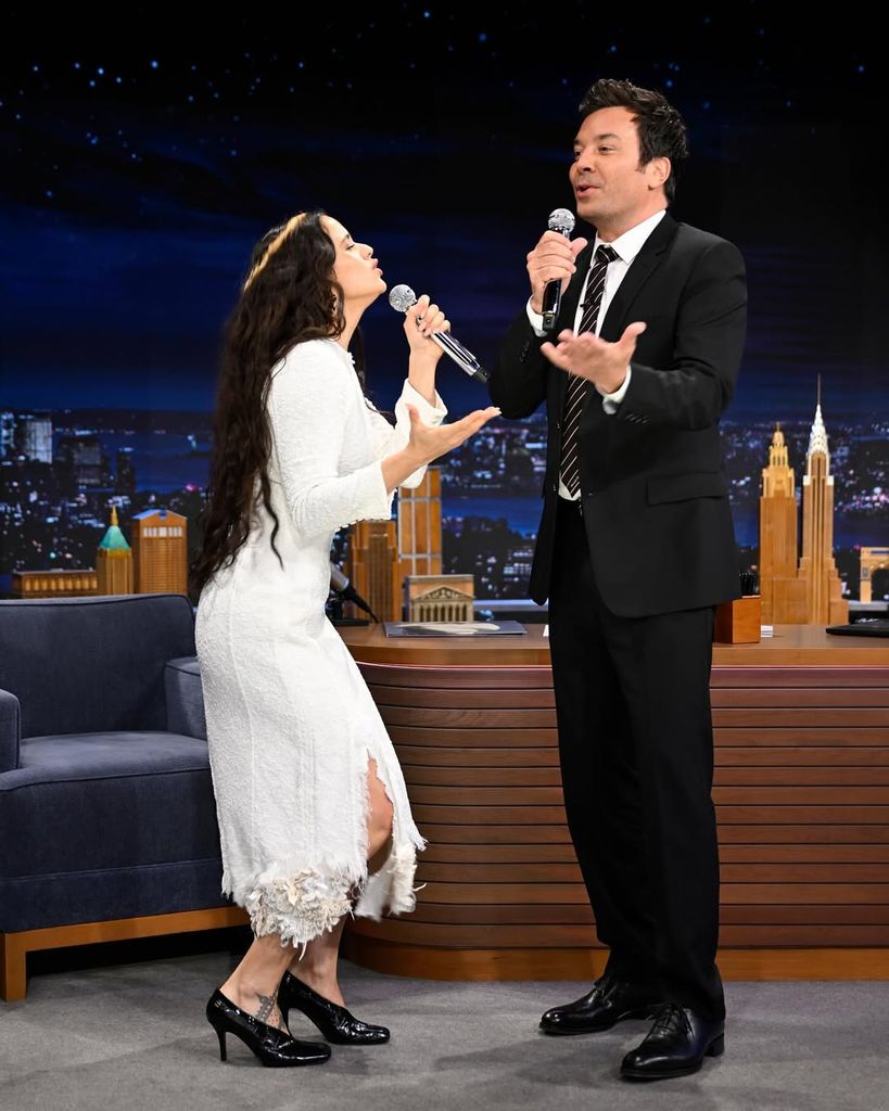 Rosalía en 'The Tonight Show', el programa de Jimmy Fallon