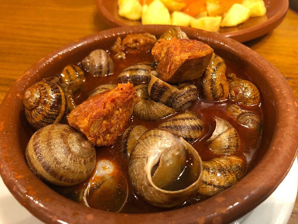 Típica cazuelita de caracoles en Taberna Los caracoles