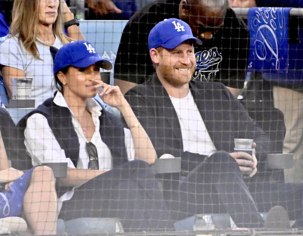 El príncipe Harry y Meghan Markle viendo el partido de la Serie Mundial de los Dodgers en Los Ángeles el 28 de octubre de 2025