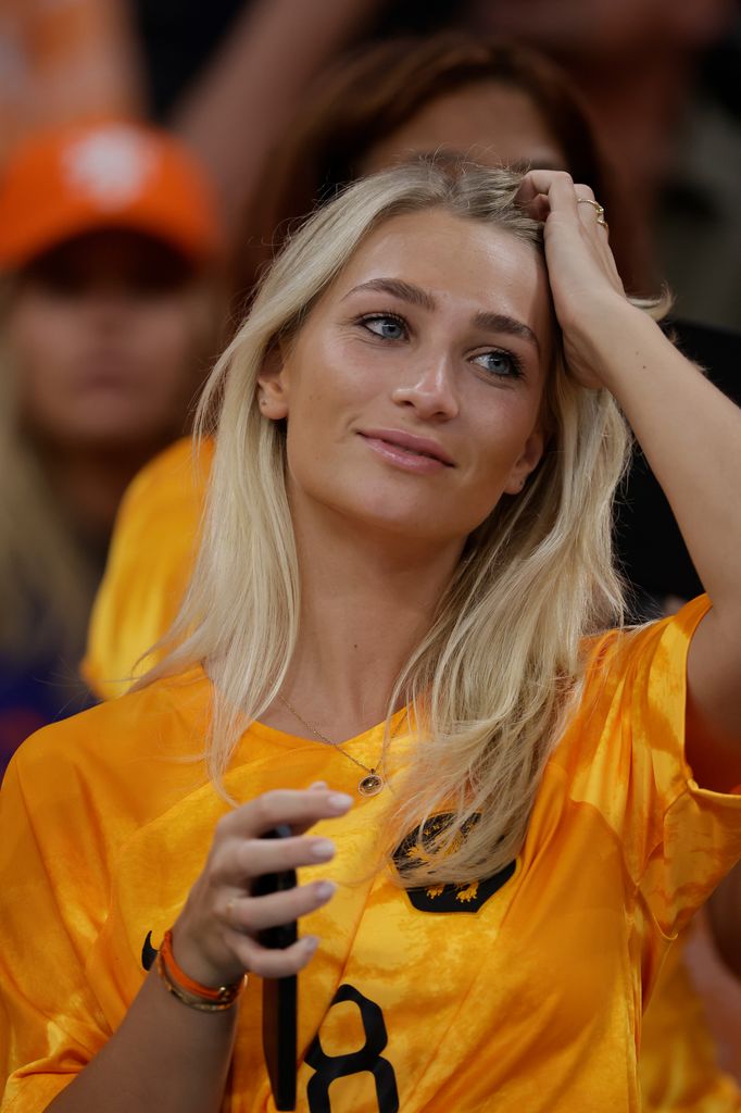 Noah van der Bij, viendo a Países Bajos en el estadio