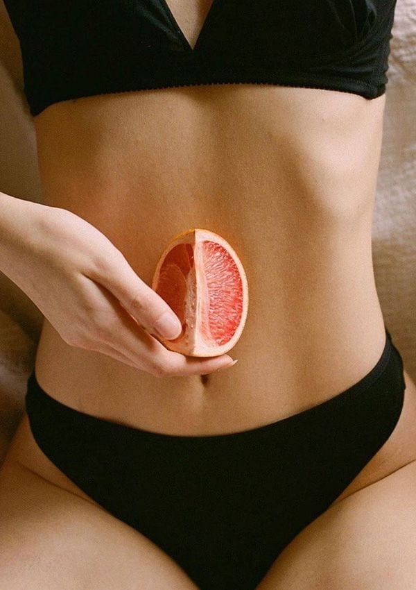 Torso de mujer en bikini 